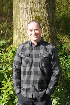 Tim, Social worker