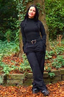 Yvana, Social worker